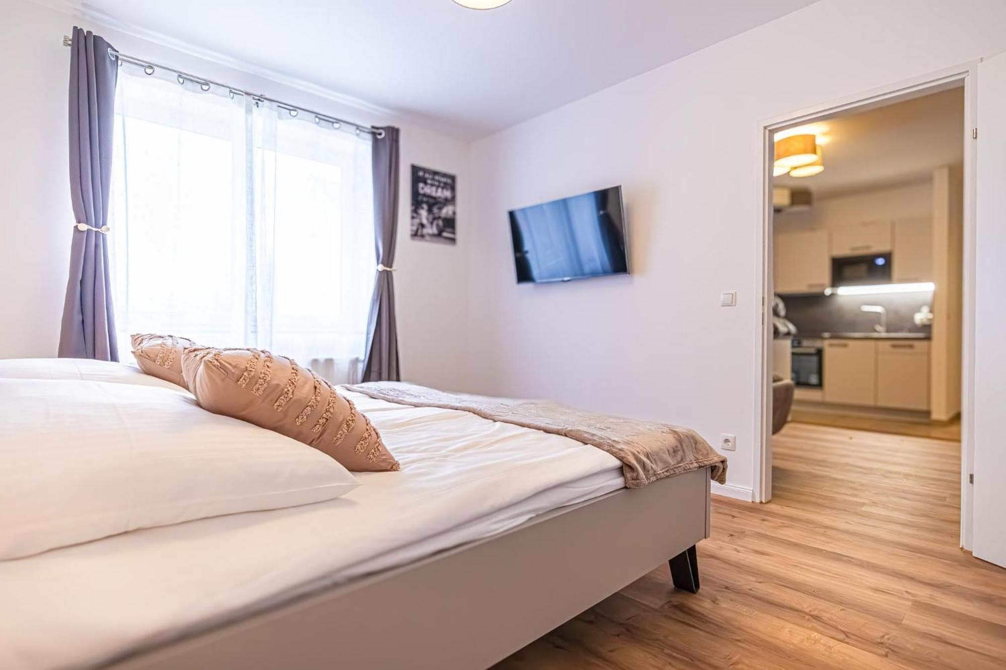 Charming 1Br And 1Lr Apt Modern Design Donaustadt Vienna Exterior photo