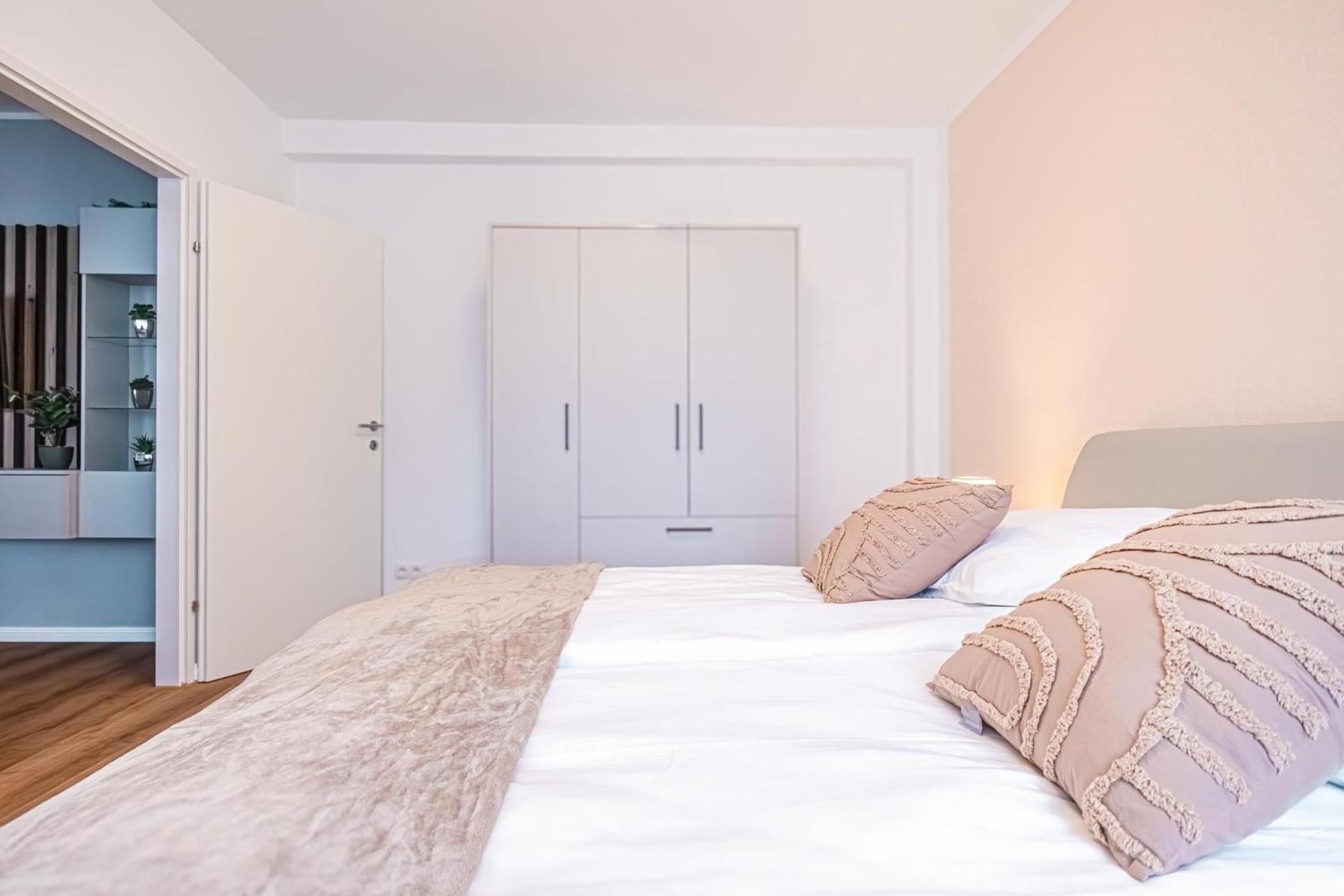 Charming 1Br And 1Lr Apt Modern Design Donaustadt Vienna Exterior photo