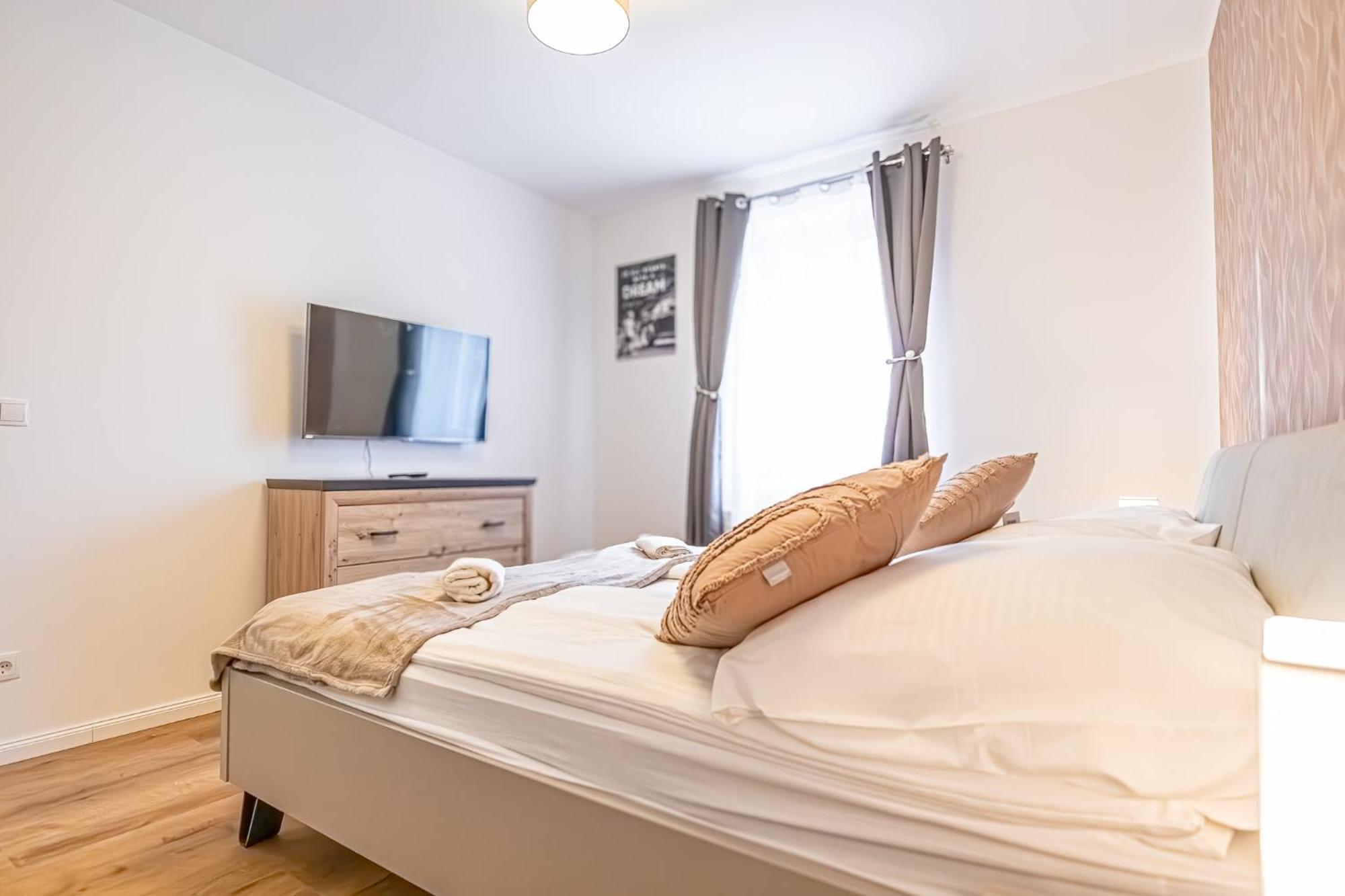 Charming 1Br And 1Lr Apt Modern Design Donaustadt Vienna Exterior photo