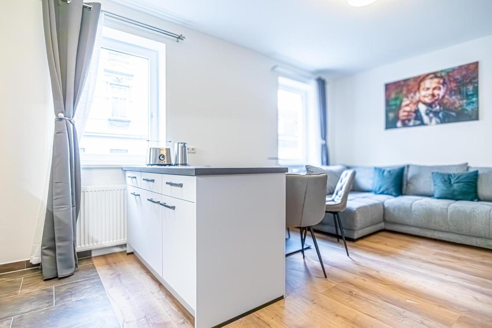 Charming 1Br And 1Lr Apt Modern Design Donaustadt Vienna Exterior photo