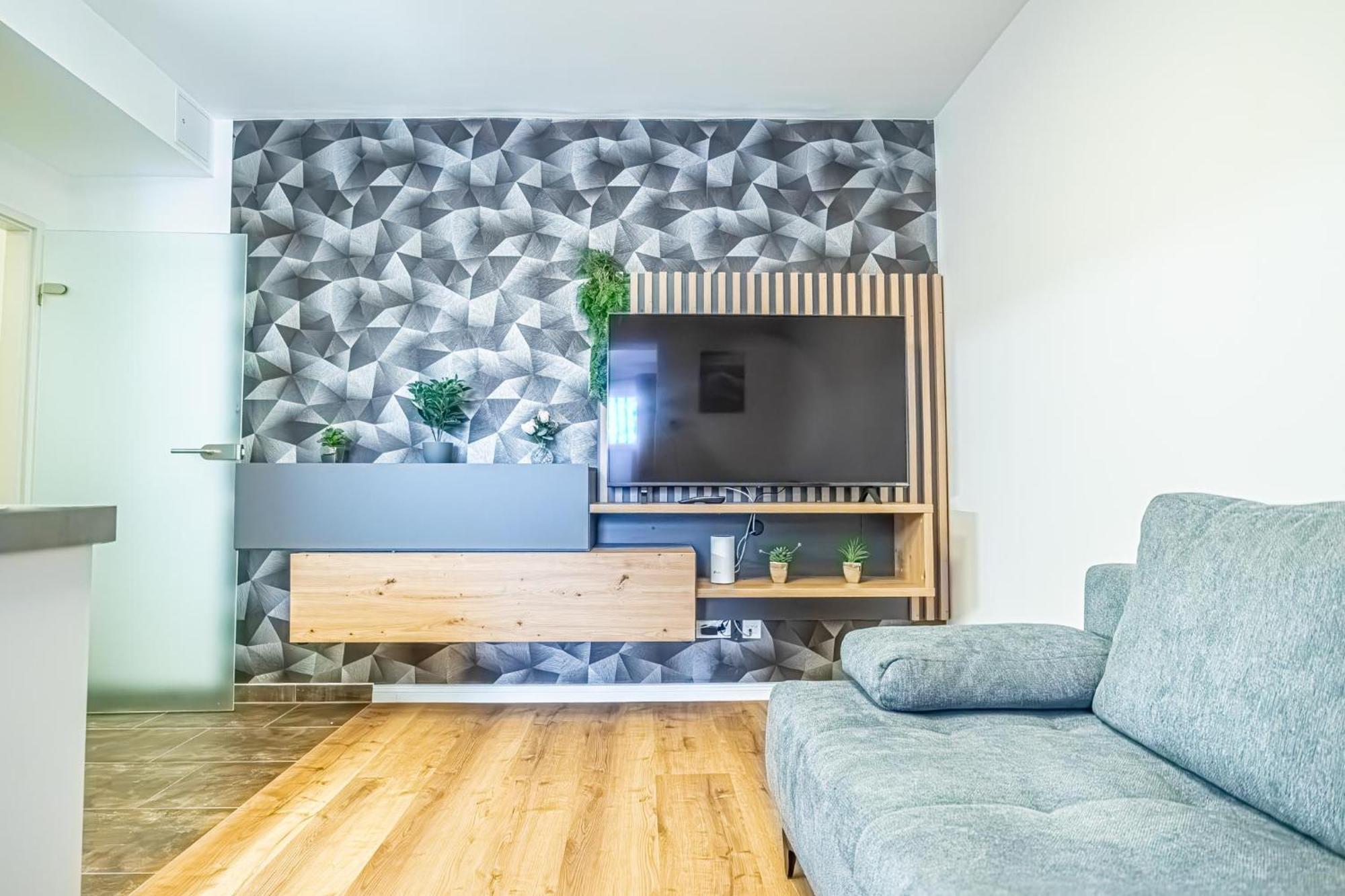 Charming 1Br And 1Lr Apt Modern Design Donaustadt Vienna Exterior photo